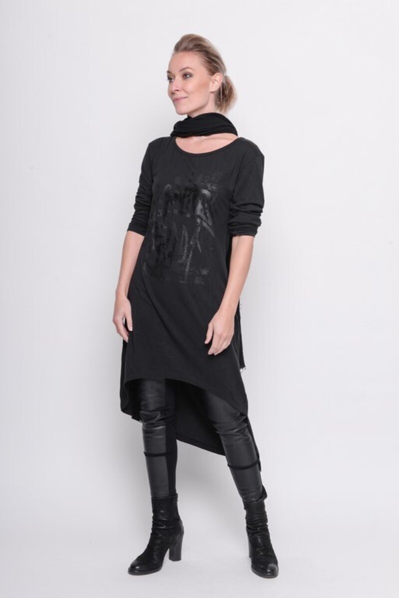 
                  
                    202.23.03 Dress GRAFFITI 60% COTTON 40% MODAL BLACK
                  
                
