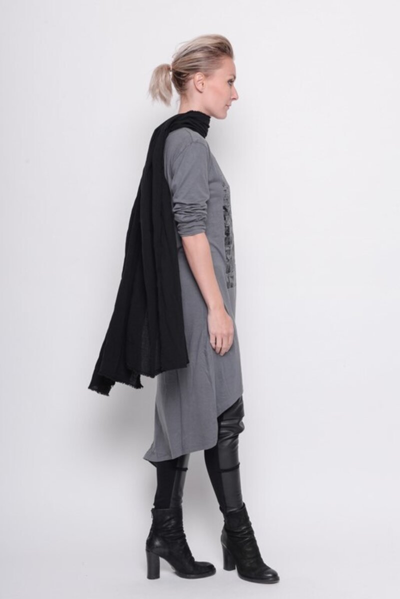 
                  
                    202.23.03 Dress GRAFFITI 60% COTTON 40% MODAL GREY
                  
                