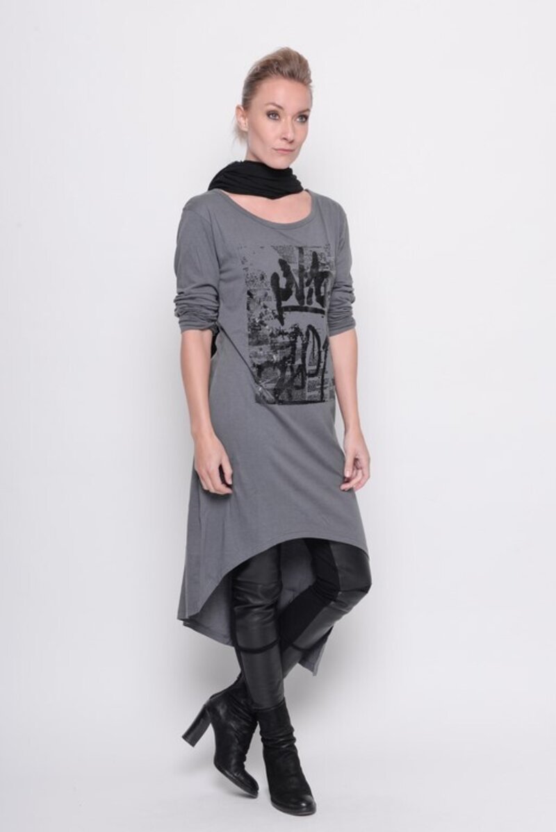 
                  
                    202.23.03 Dress GRAFFITI 60% COTTON 40% MODAL GREY
                  
                
