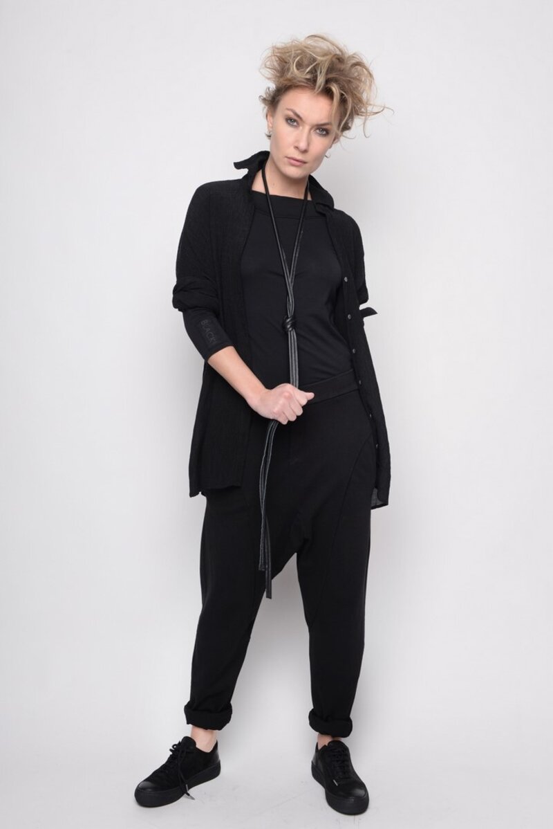 
                  
                    182.11.03 100%CO 100 BLACK
                  
                