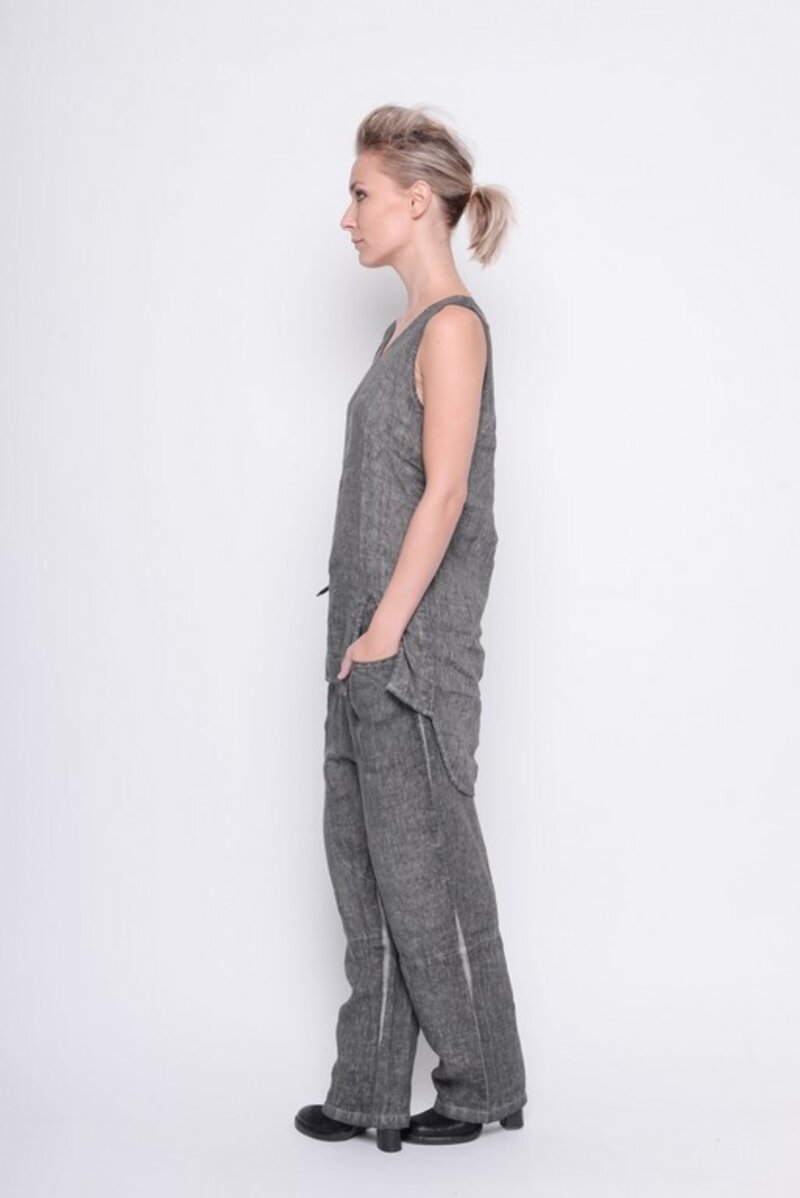 
                  
                    211.14.07 long top Go Touch The Sky 100% linnen Cold dye grey
                  
                