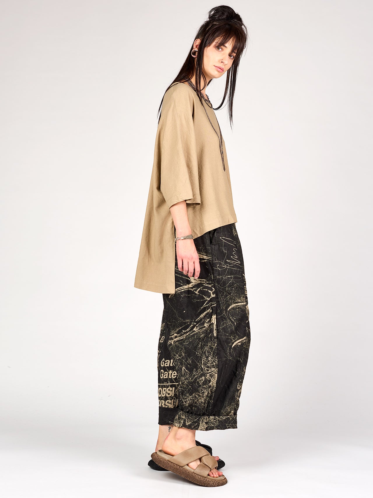 
                  
                    STUDIO B3 PANTS MIRRO NB 2111 BLACK
                  
                