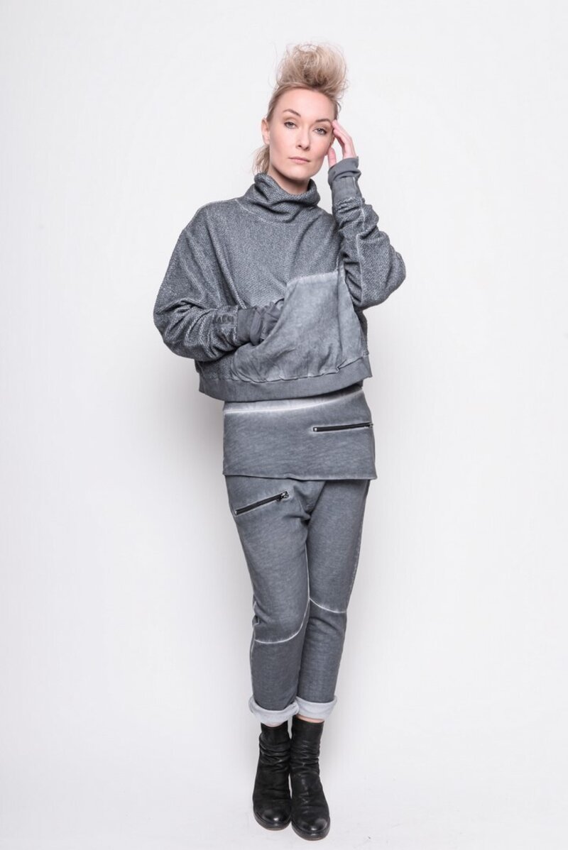 
                  
                    202.03.02 PANT CONTEMPORARY 100% COTTON COLD DYE SLATE GREY
                  
                