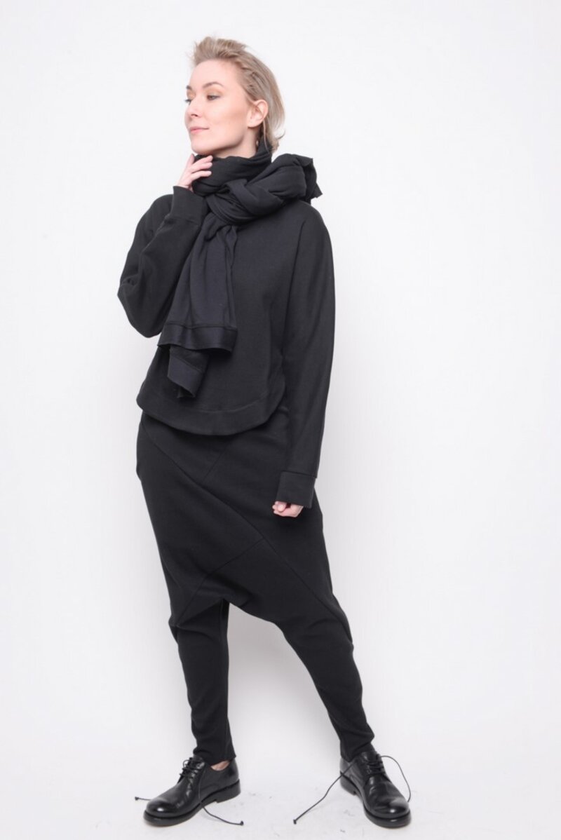 
                  
                    192.03.06 PANT ILSE HEAVY I.L 100%COTTON BLACK
                  
                