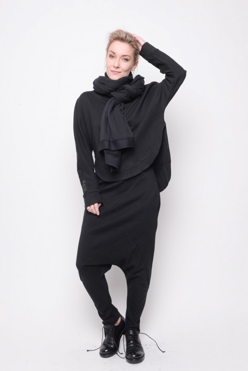 
                  
                    192.03.06 PANT ILSE HEAVY I.L 100%COTTON BLACK
                  
                
