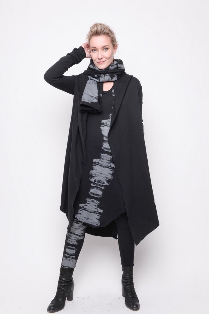 
                  
                    192.05.05 JUBILINGO 100% COTTON BLACK PRINT
                  
                