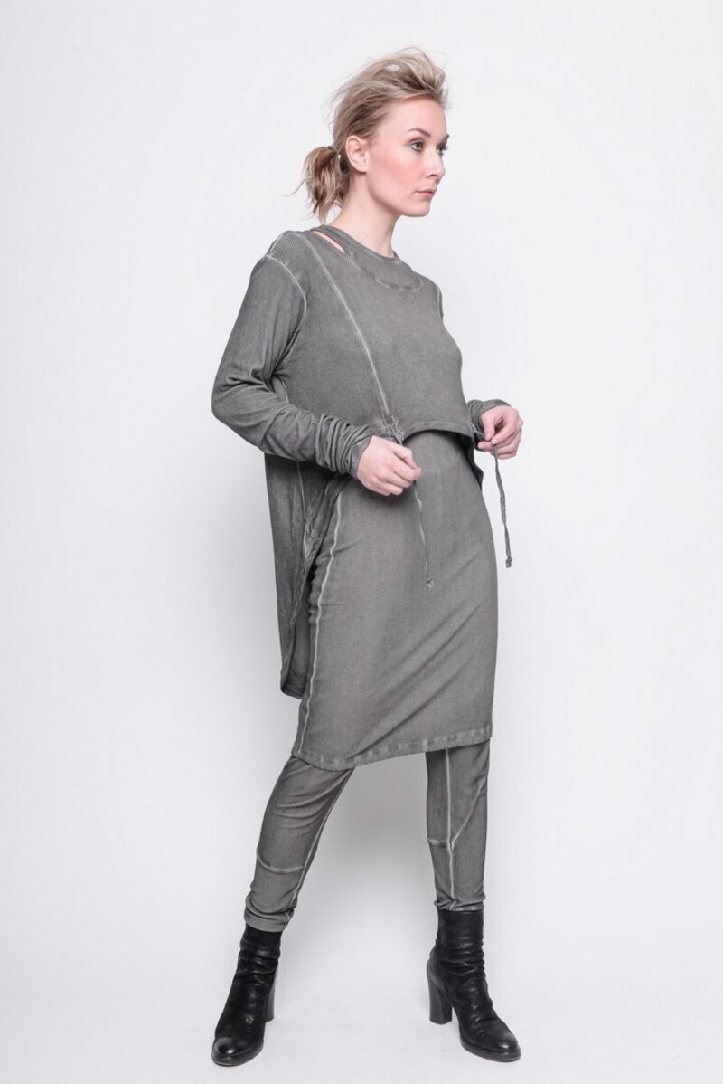 
                  
                    202.19.06 Pant Simple 95% MODAL 5%EA COLD DYE GREY
                  
                