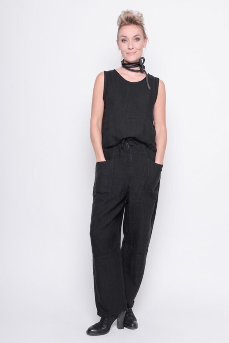 
                  
                    211.14.02 Pant Eye-Catching 100% linnen Plain black
                  
                