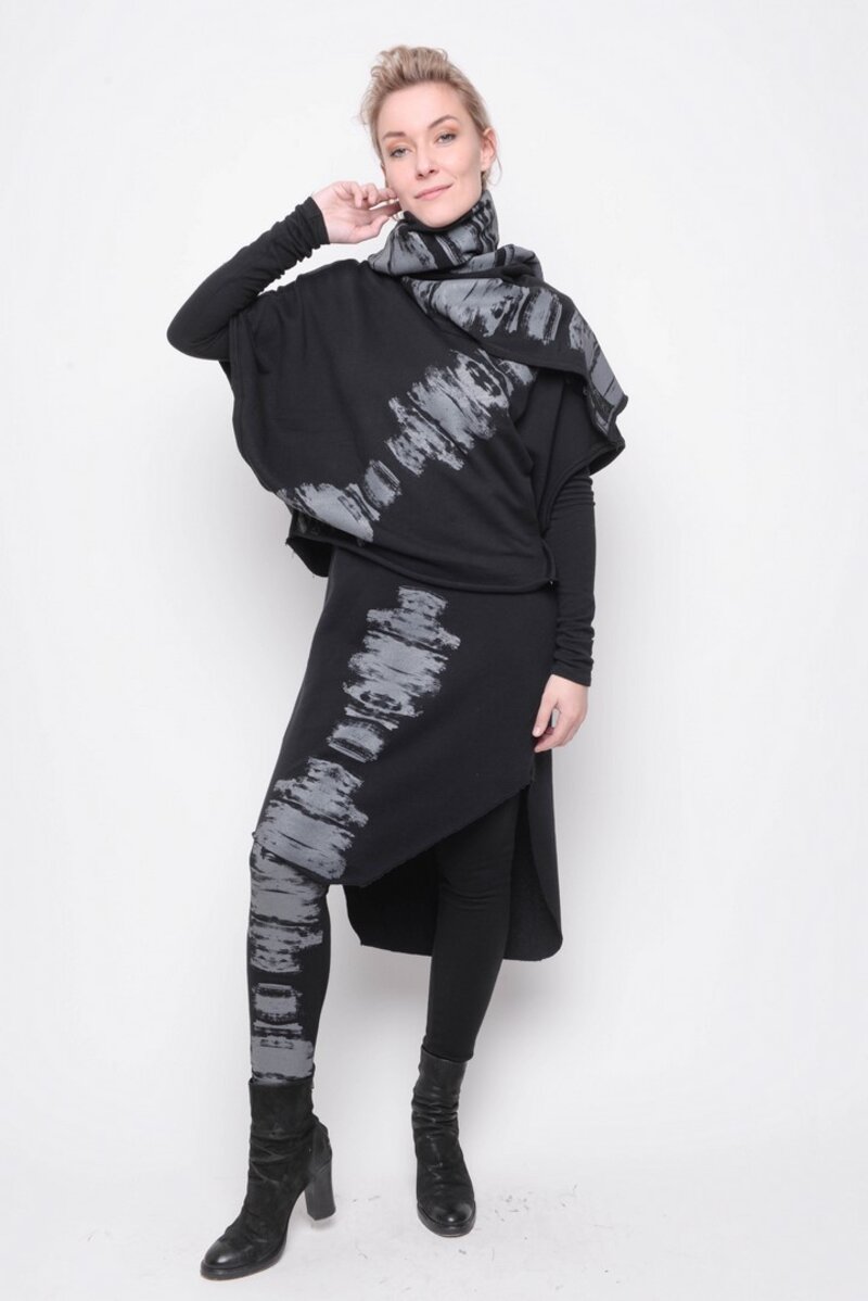 
                  
                    192.05.06 JAM 100% COTTON BLACK PRINT
                  
                