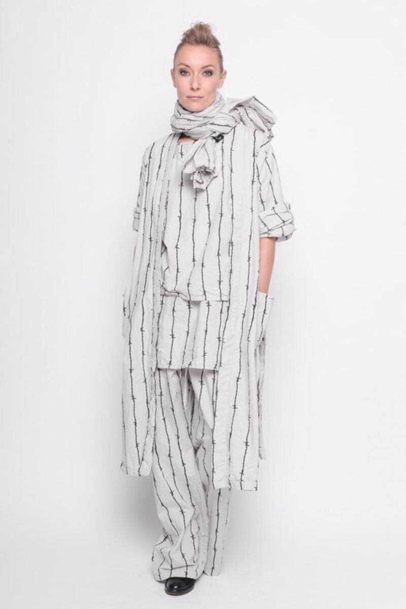 
                  
                    211.23.02 Scarf Fade Into You 100% Cotton Vapor with black print
                  
                