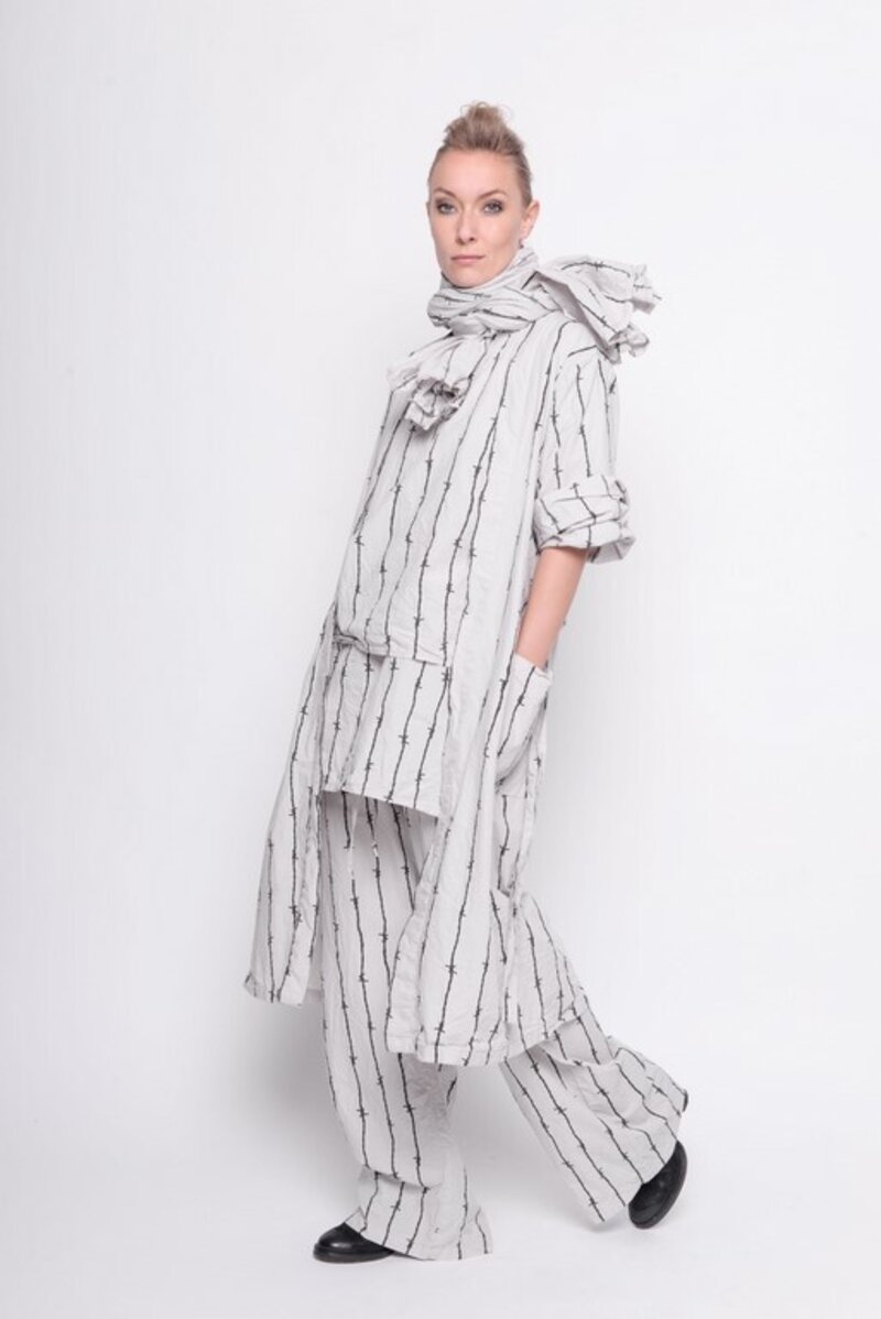 
                  
                    211.23.02 Scarf Fade Into You 100% Cotton Vapor with black print
                  
                