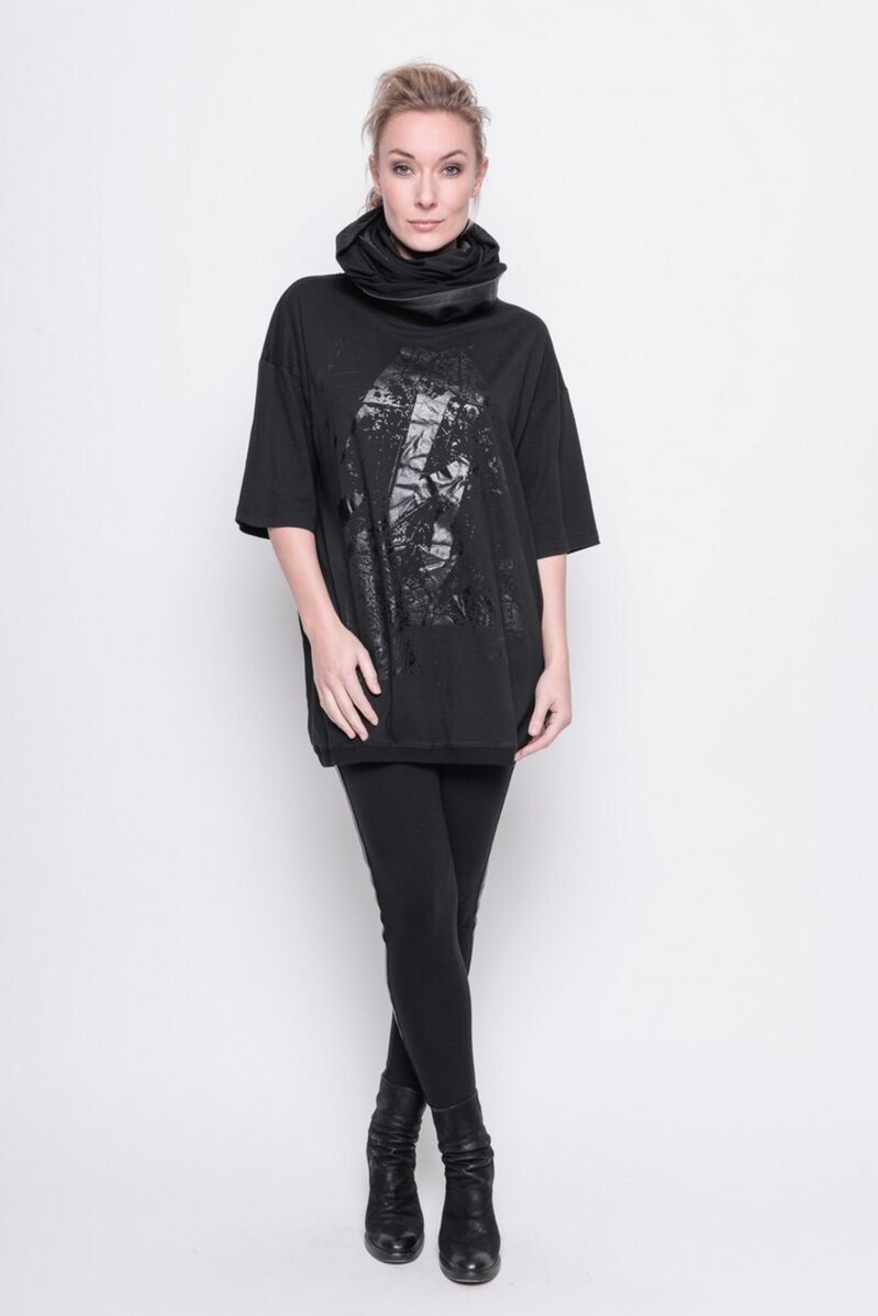 
                  
                    202.23.04 Shirt LIGHTNING 60% COTTON 40% MODAL BLACK
                  
                