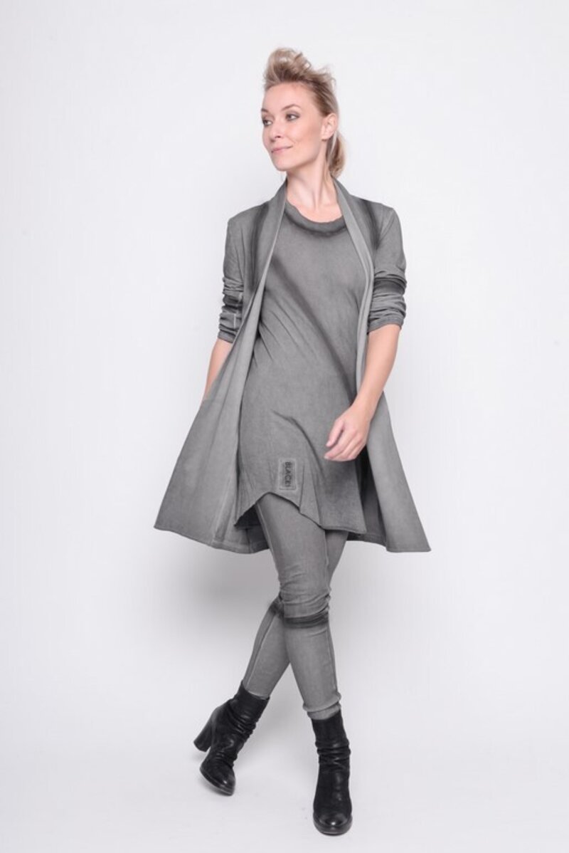 
                  
                    211.05.03 Slipdress Energic 96% org CO/4%elastan COLD DYE GREY with BLACK SPRAY
                  
                