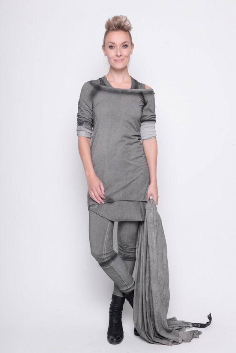 
                  
                    211.05.03 Slipdress Energic 96% org CO/4%elastan COLD DYE GREY with BLACK SPRAY
                  
                