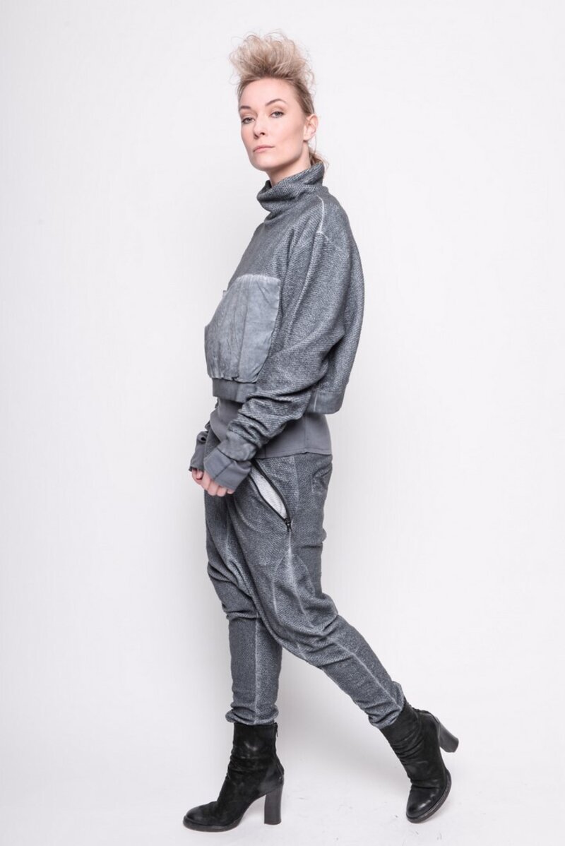 
                  
                    202.01.04 TOP V-NECK AUTHENTIC 100% COTTON SLATE GREY
                  
                