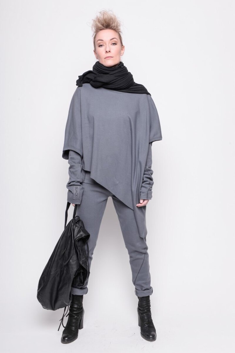 
                  
                    202.01.04 TOP V-NECK AUTHENTIC 100% COTTON SLATE GREY
                  
                