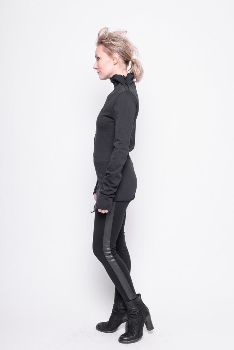 
                  
                    202.07.05 TOP FRESH 100% CO 100% PINETEX PLAIN BLACK
                  
                