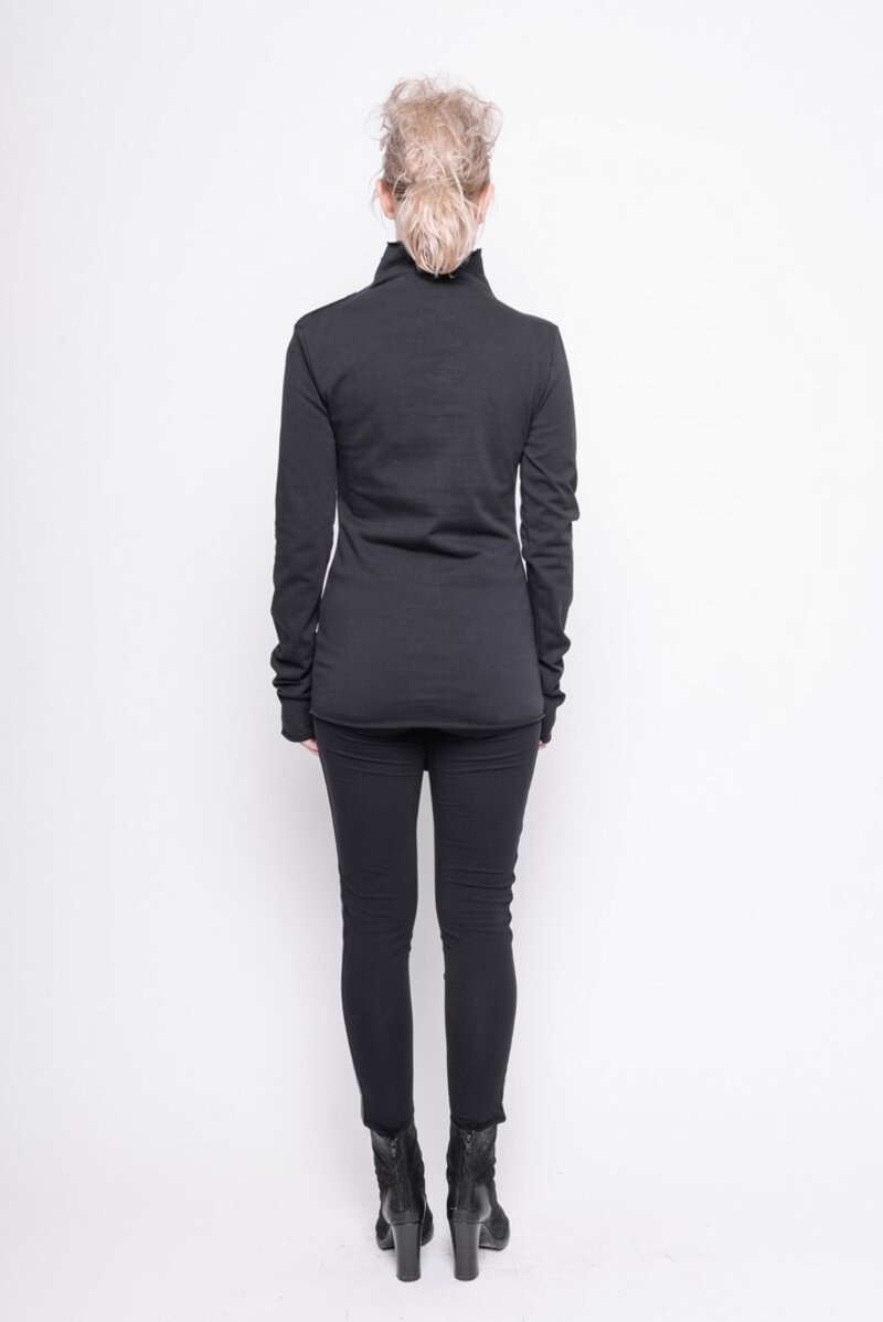 
                  
                    202.07.05 TOP FRESH 100% CO 100% PINETEX PLAIN BLACK
                  
                