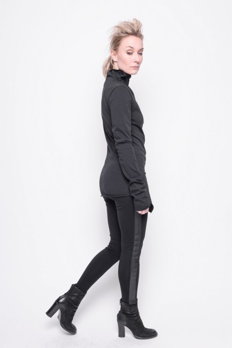 
                  
                    202.07.05 TOP FRESH 100% CO 100% PINETEX PLAIN BLACK
                  
                