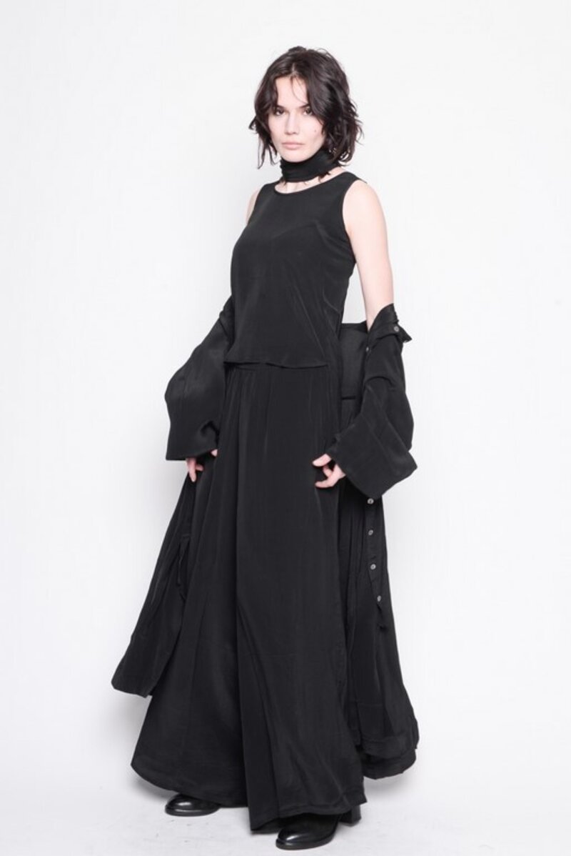 
                  
                    211.21.05 Top Touch The Sky 100% Viscose Plain Black
                  
                