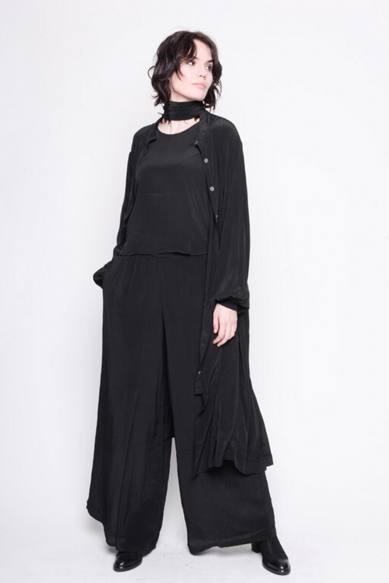 
                  
                    211.21.05 Top Touch The Sky 100% Viscose Plain Black
                  
                