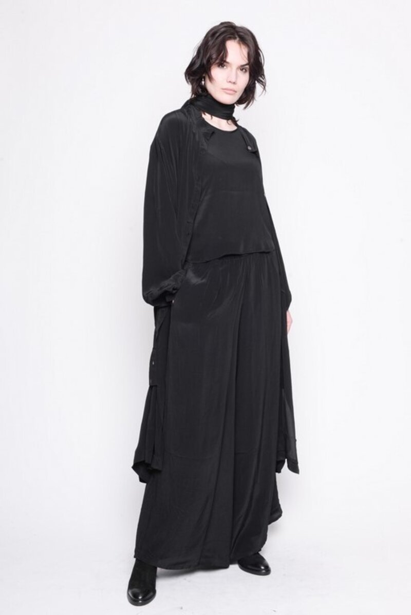 
                  
                    211.21.05 Top Touch The Sky 100% Viscose Plain Black
                  
                