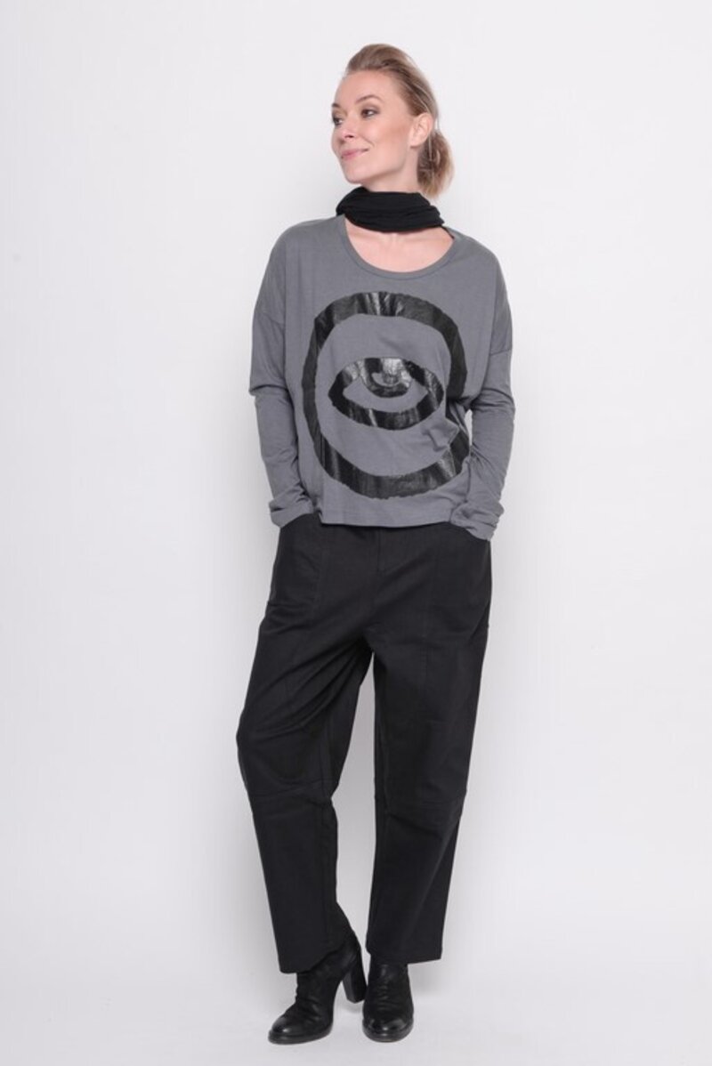 
                  
                    202.23.01 Top EYE 60% COTTON 40% MODAL GREY
                  
                