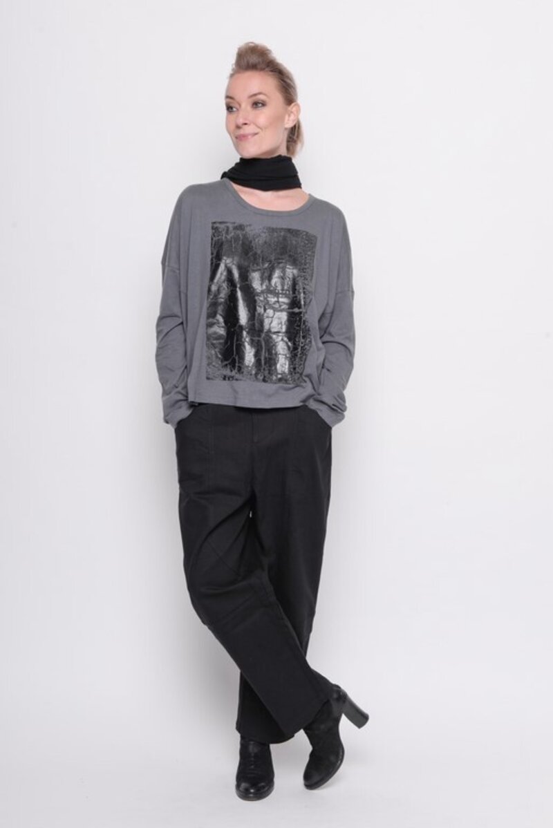 
                  
                    202.23.01 Top TRACKS 60% COTTON 40% MODAL GREY
                  
                