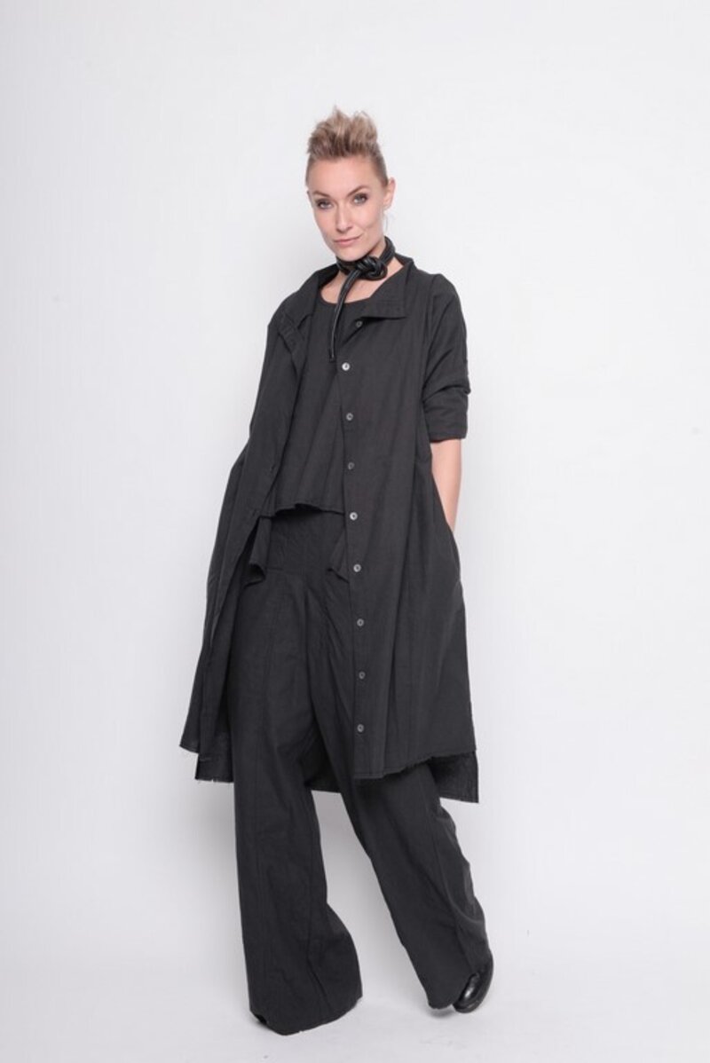 
                  
                    211.18.04 top Wild Side 100% Cotton Plain Black
                  
                