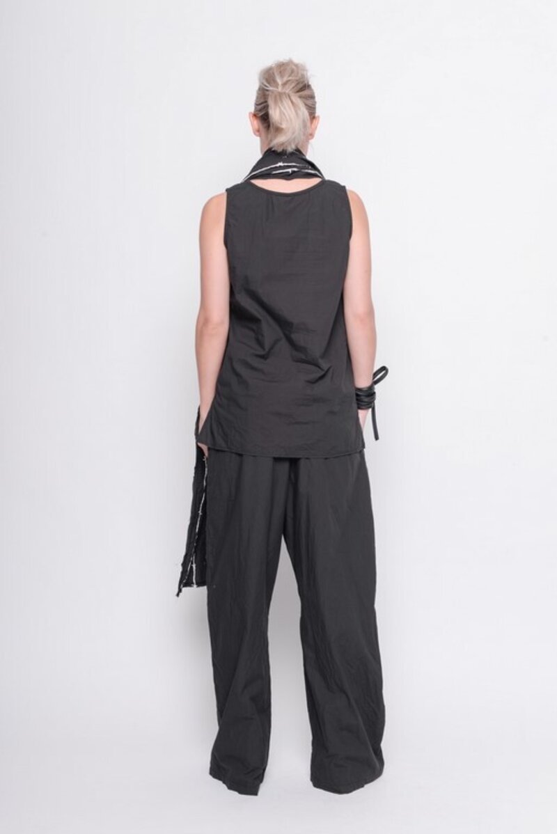 
                  
                    211.23.03 Top Lost Without You 100% Cotton Plain Black
                  
                