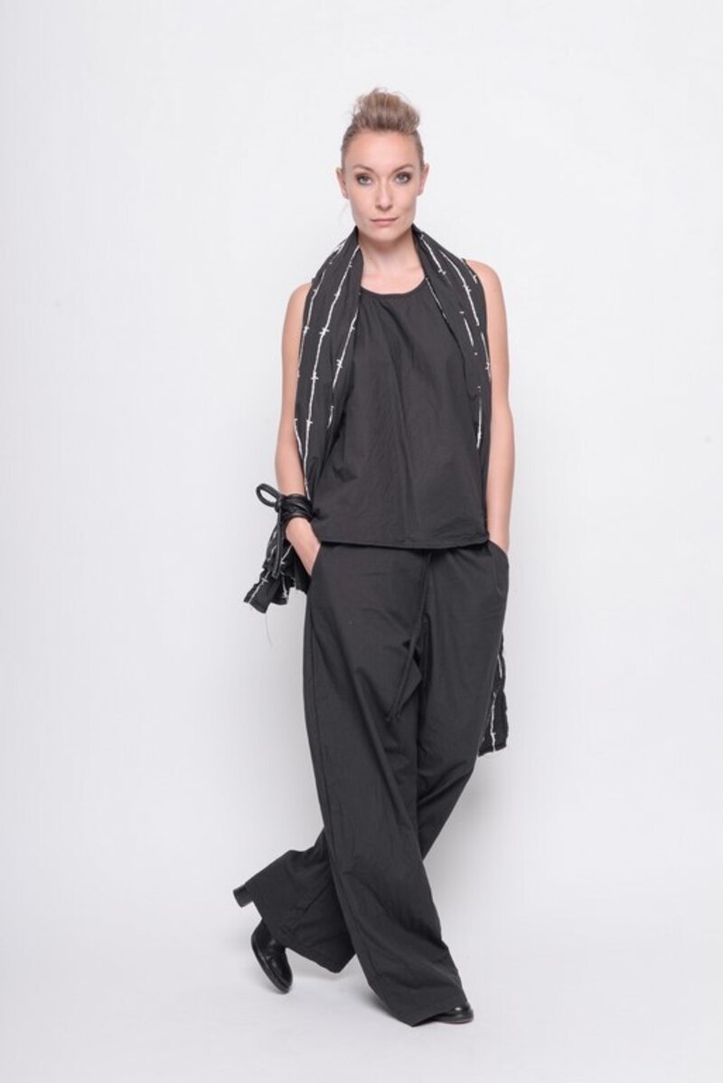 
                  
                    211.23.03 Top Lost Without You 100% Cotton Plain Black
                  
                