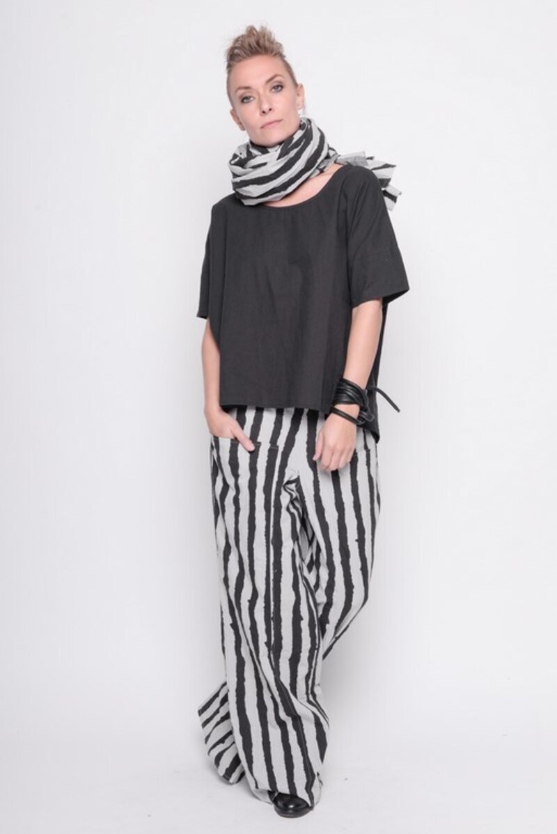 
                  
                    211.18.11 short top Same Again 100% Cotton PLAIN BLACK
                  
                