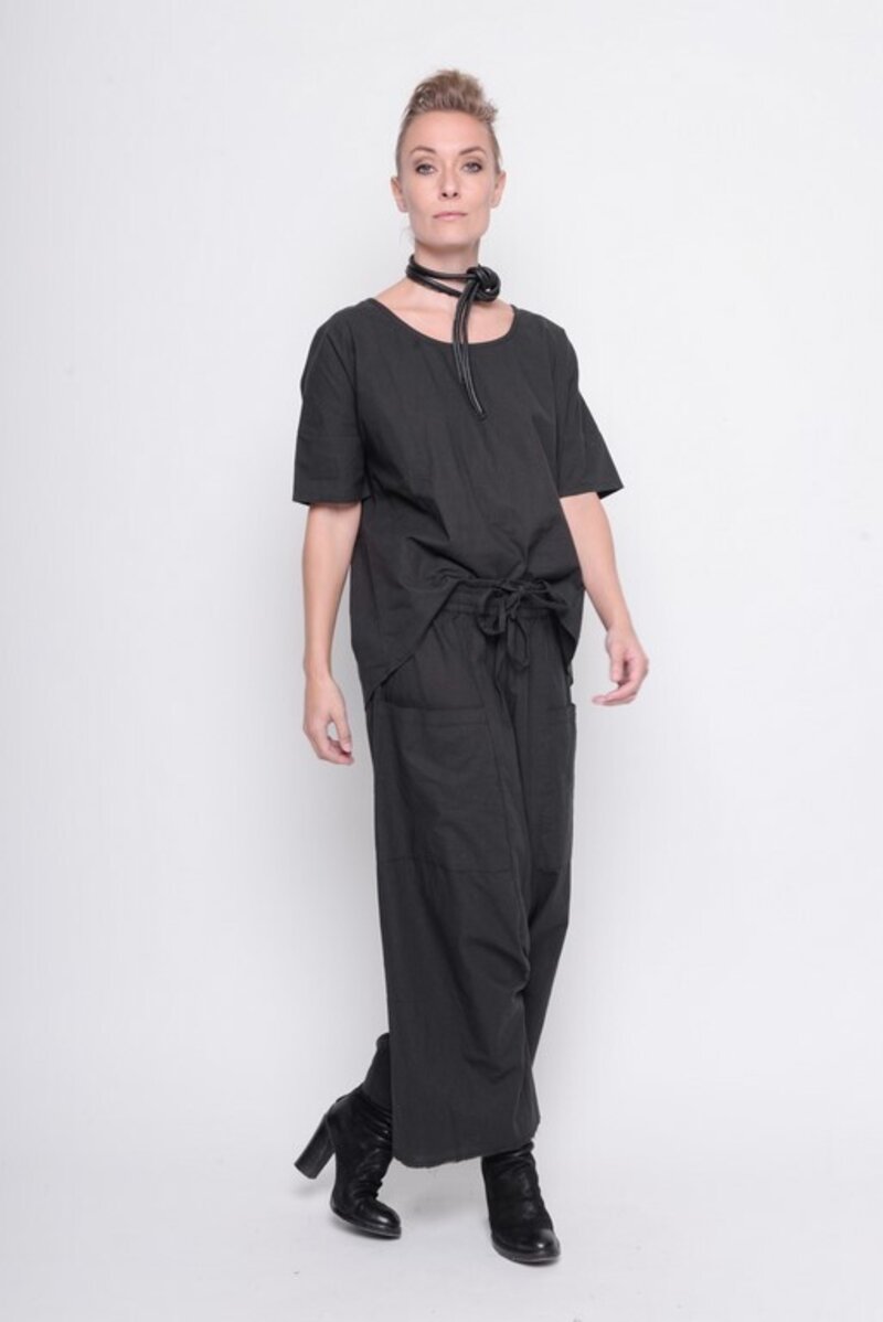 
                  
                    211.18.11 short top Same Again 100% Cotton PLAIN BLACK
                  
                