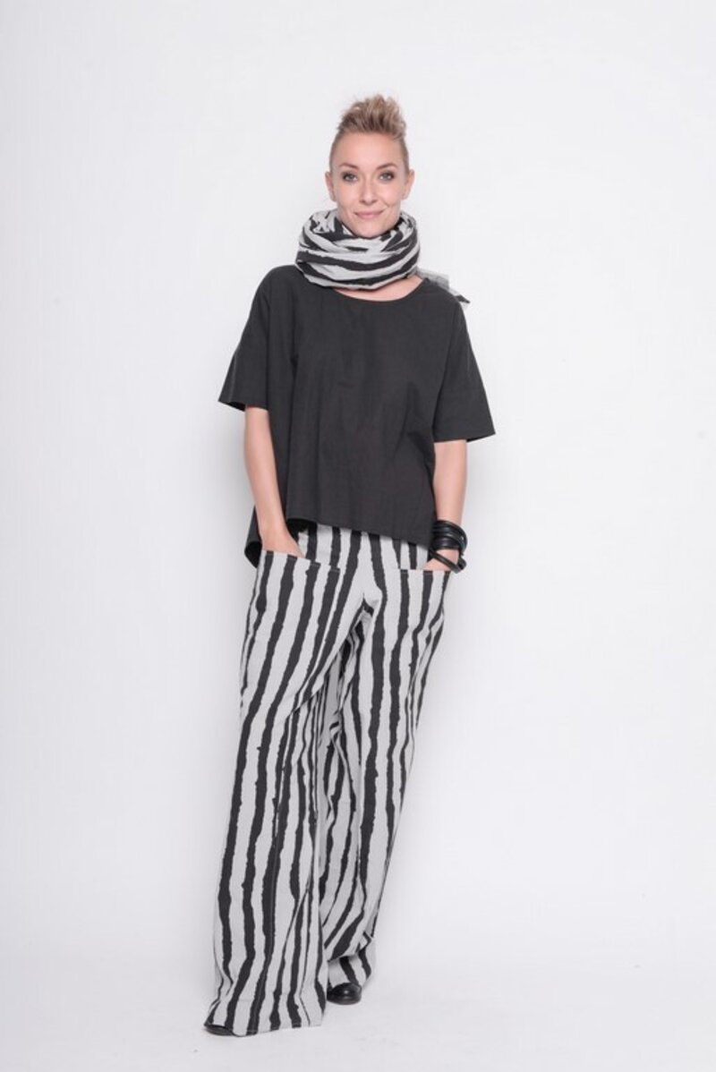 
                  
                    211.18.11 short top Same Again 100% Cotton PLAIN BLACK
                  
                
