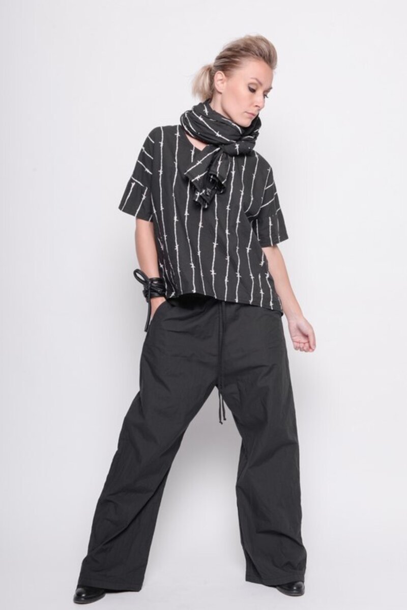 
                  
                    211.23.08 Top Thanks For The Love 100% Cotton Black with vapor print
                  
                