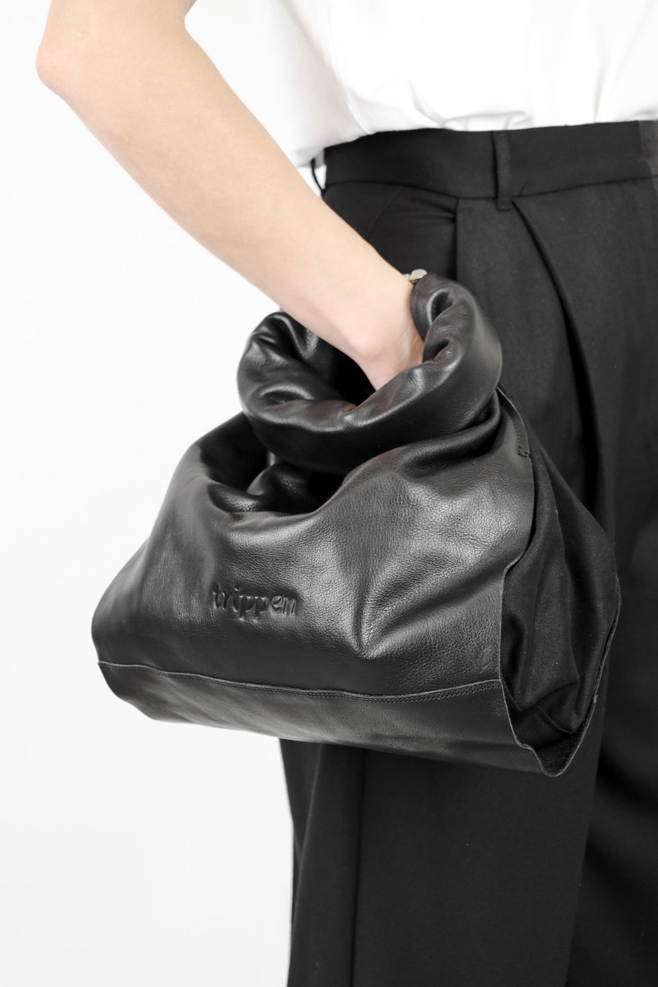 
                  
                    TRIPPEN BAG OBLO SMALL BLACK 100% LEATHER
                  
                