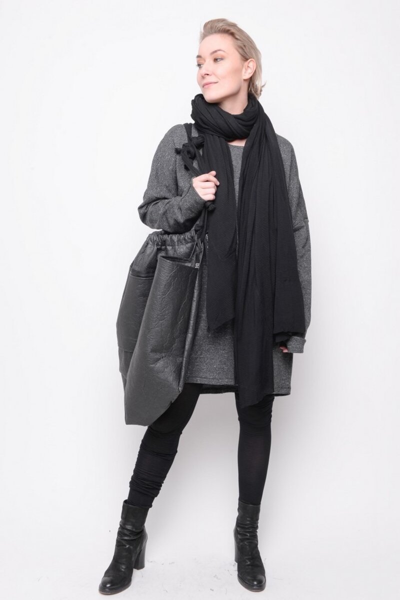 
                  
                    192.04.02.1 JOYFULL 87%COTTON/11%PA/2%EA BLACK no leather
                  
                