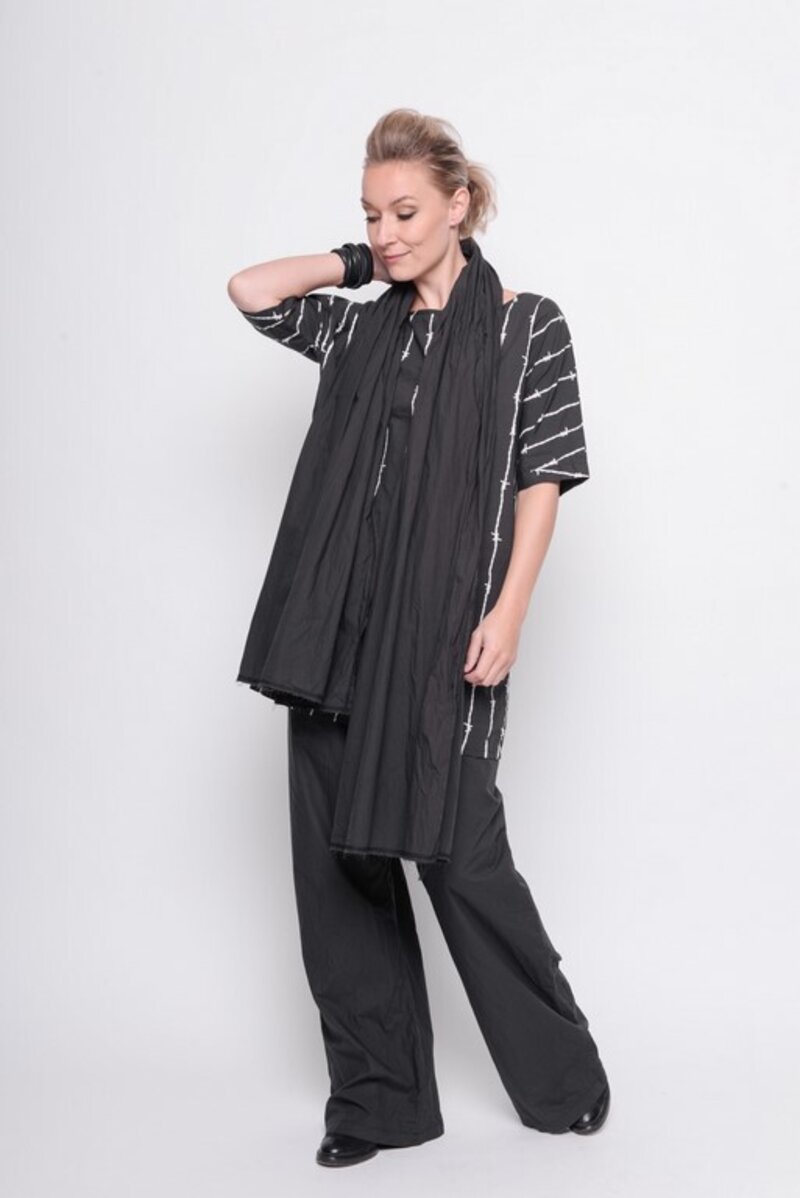 
                  
                    211.23.05 Tunic Keep Me Alive 100% Cotton Black with vapor print
                  
                