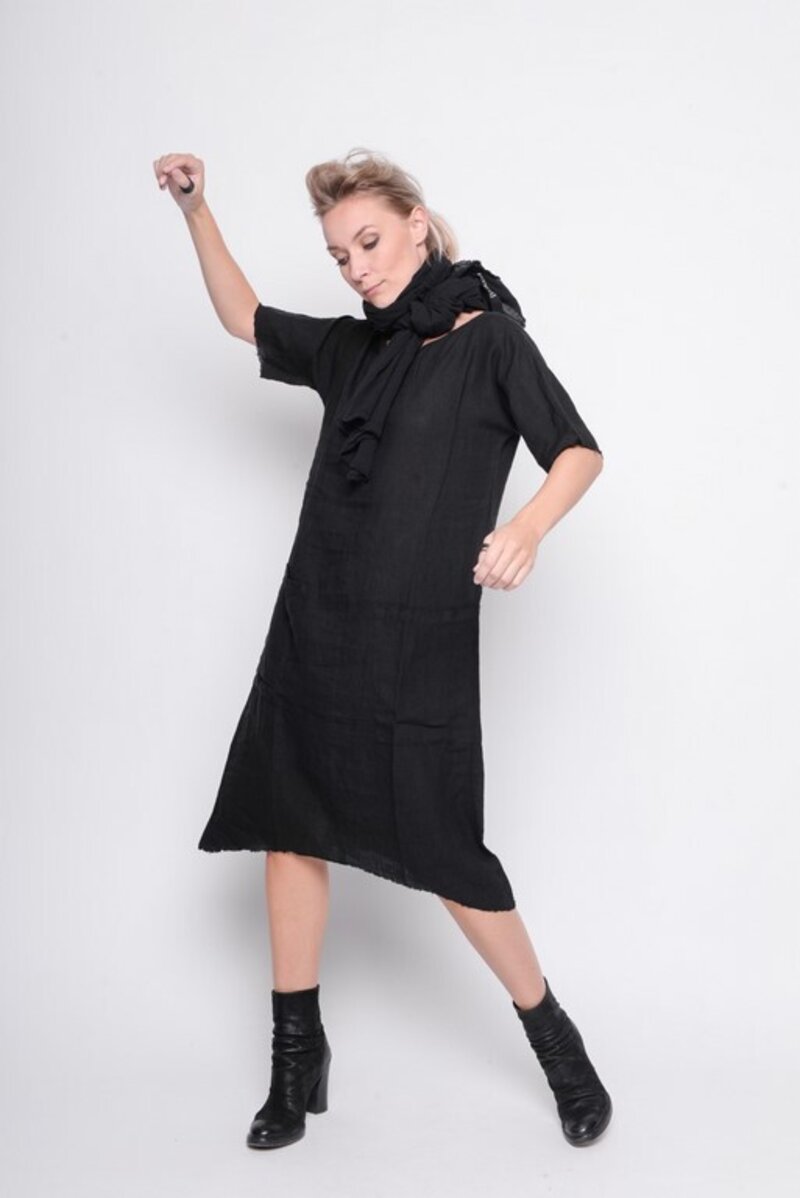 
                  
                    211.14.05 Tunic Catch That Bird 100% linnen Plain black
                  
                