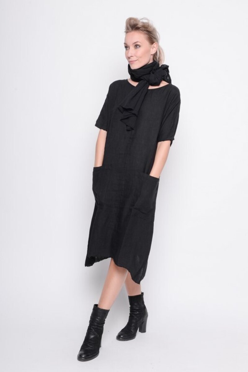 
                  
                    211.14.05 Tunic Catch That Bird 100% linnen Plain black
                  
                