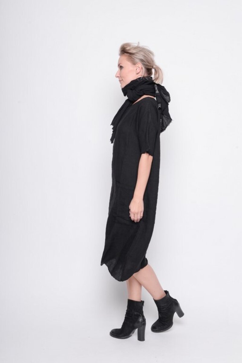 
                  
                    211.14.05 Tunic Catch That Bird 100% linnen Plain black
                  
                