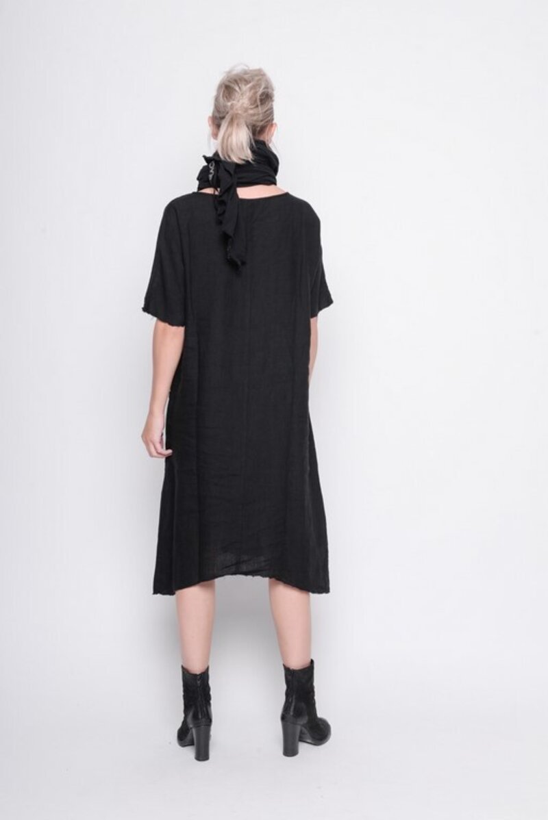 
                  
                    211.14.05 Tunic Catch That Bird 100% linnen Plain black
                  
                