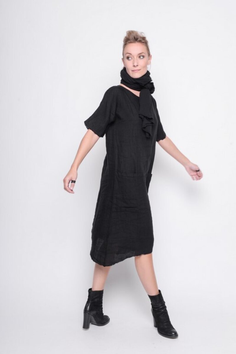 
                  
                    211.14.05 Tunic Catch That Bird 100% linnen Plain black
                  
                