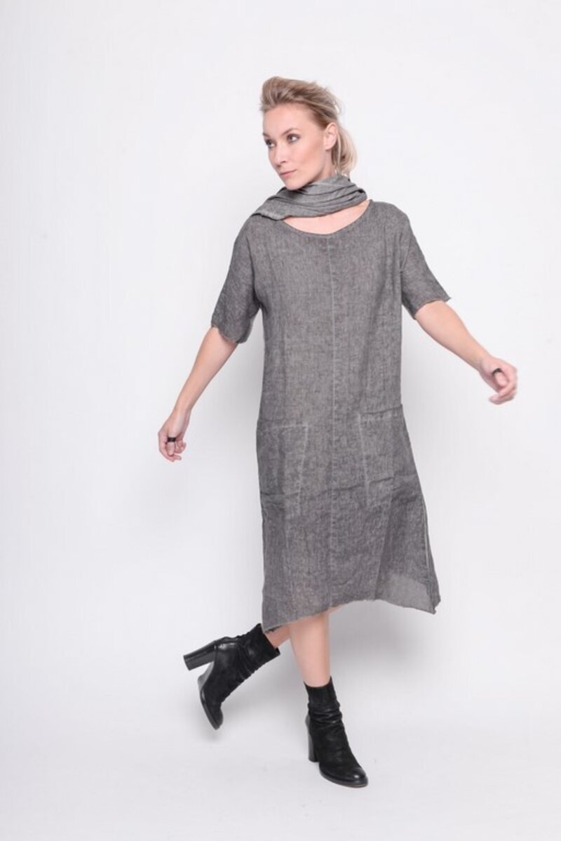 
                  
                    211.14.05 Tunic Catch That Bird 100% linnen Cold dye grey
                  
                