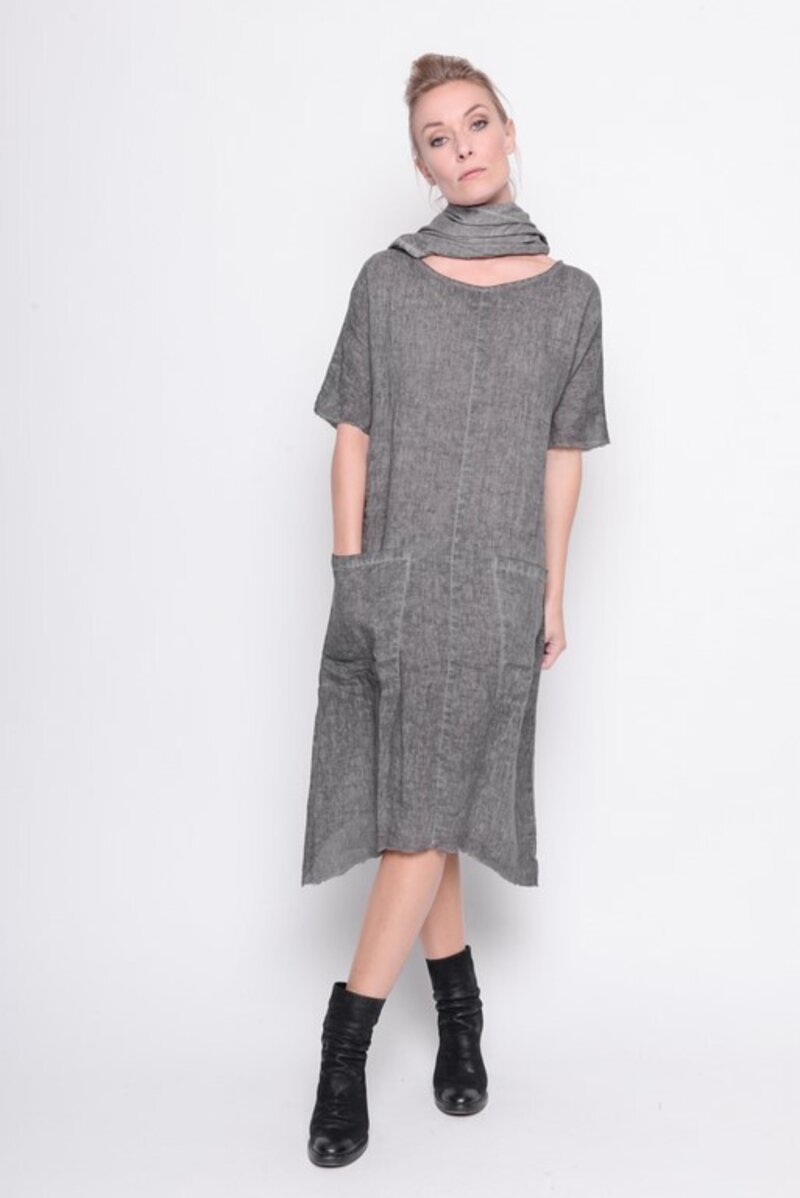 
                  
                    211.14.05 Tunic Catch That Bird 100% linnen Cold dye grey
                  
                