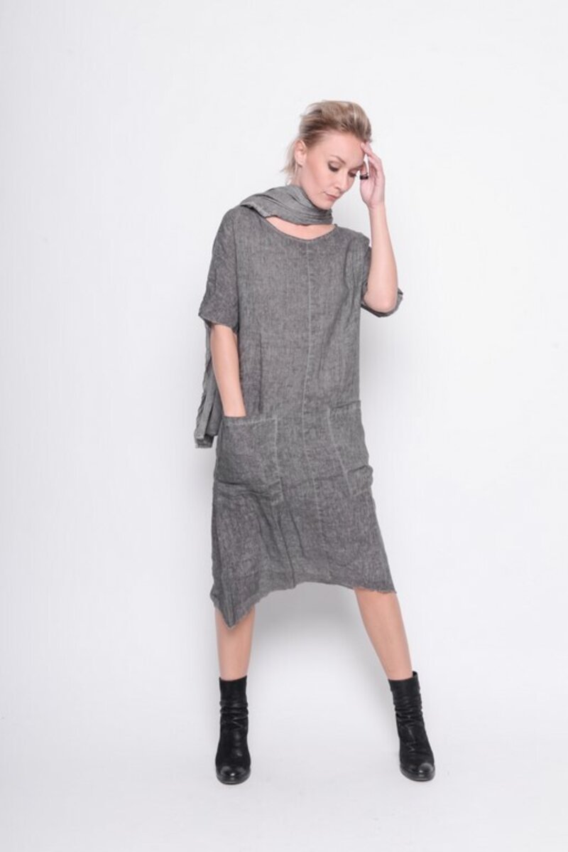 
                  
                    211.14.05 Tunic Catch That Bird 100% linnen Cold dye grey
                  
                