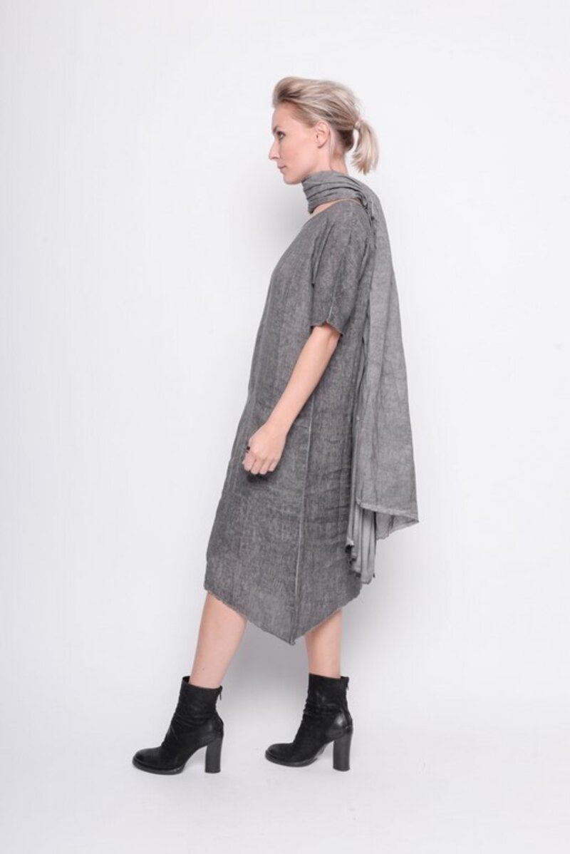 
                  
                    211.14.05 Tunic Catch That Bird 100% linnen Cold dye grey
                  
                