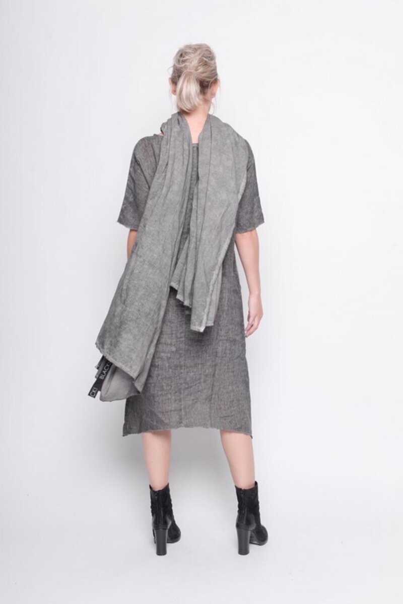 
                  
                    211.14.05 Tunic Catch That Bird 100% linnen Cold dye grey
                  
                