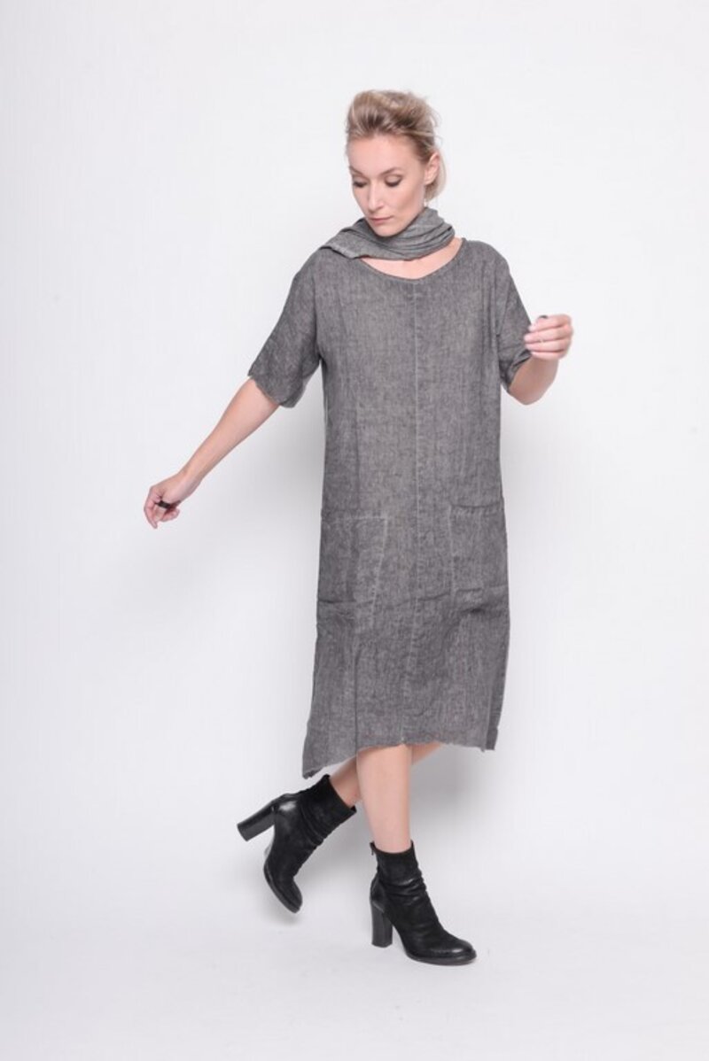 
                  
                    211.14.05 Tunic Catch That Bird 100% linnen Cold dye grey
                  
                