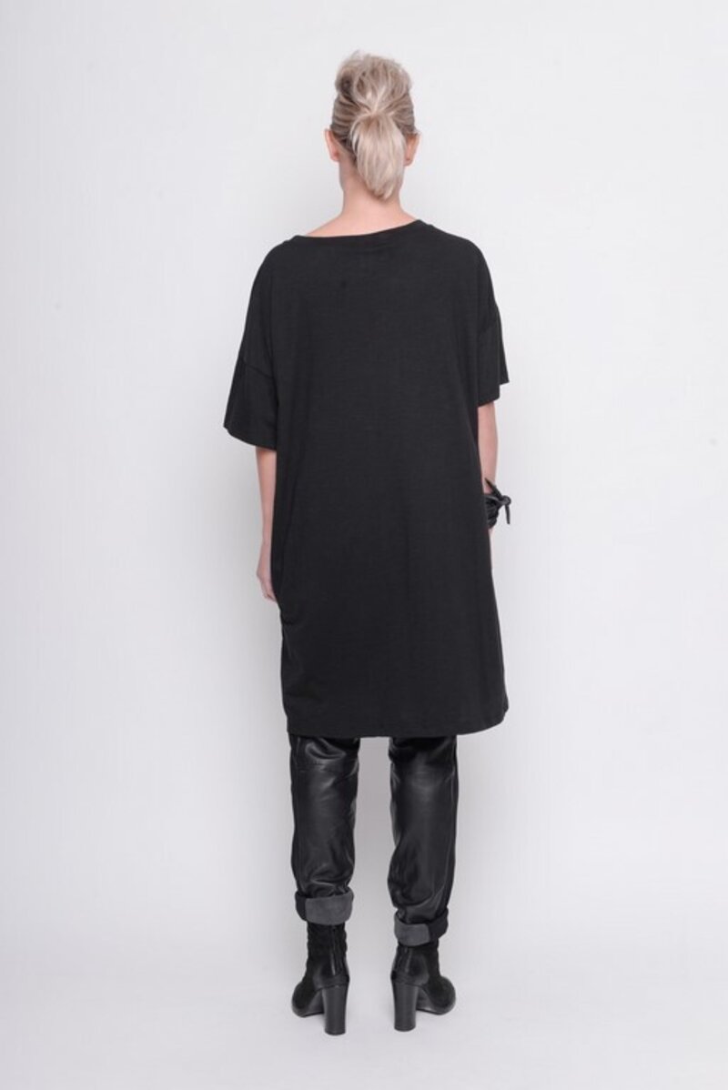 
                  
                    211.16.01 Big Shirt 100% cotton papertouch black on black
                  
                